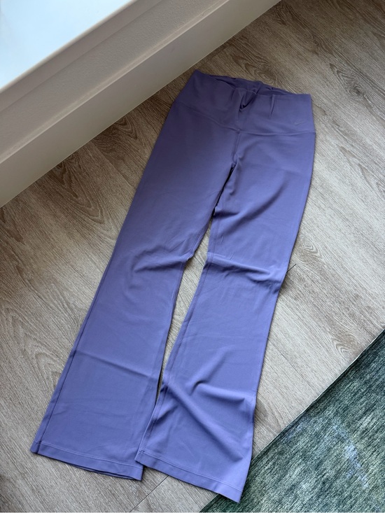Nike Pants - Nike Zenvy leggings